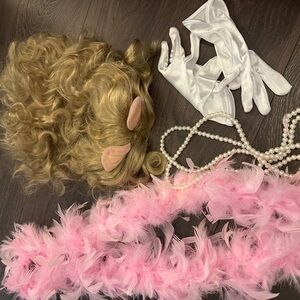 Miss piggy wig and accessories Muppets Halloween costume